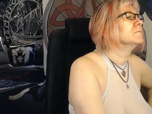 90dTitten on BongaCams 