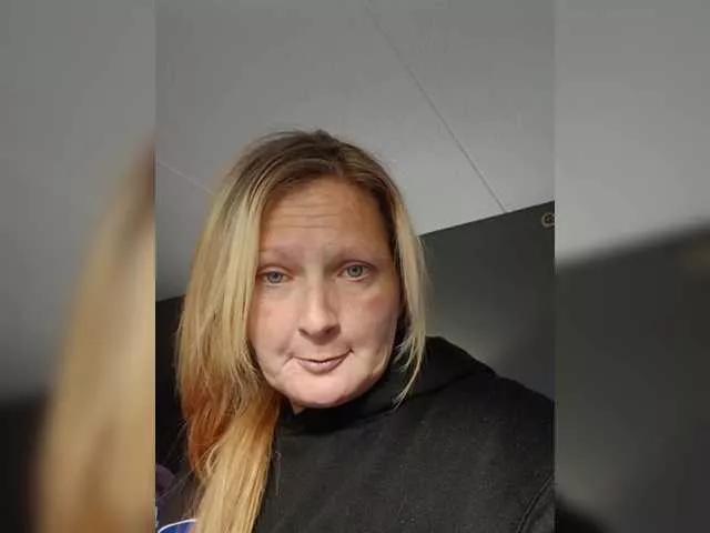 Adelaideskyy on BongaCams 