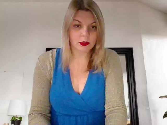AdriannaLove on BongaCams 