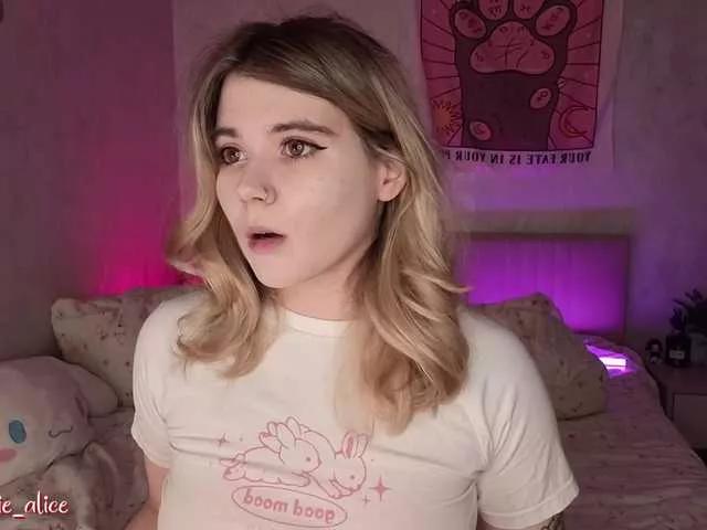 Alice-teaseee on BongaCams 