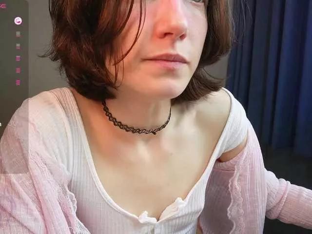 AllyAlice on BongaCams 