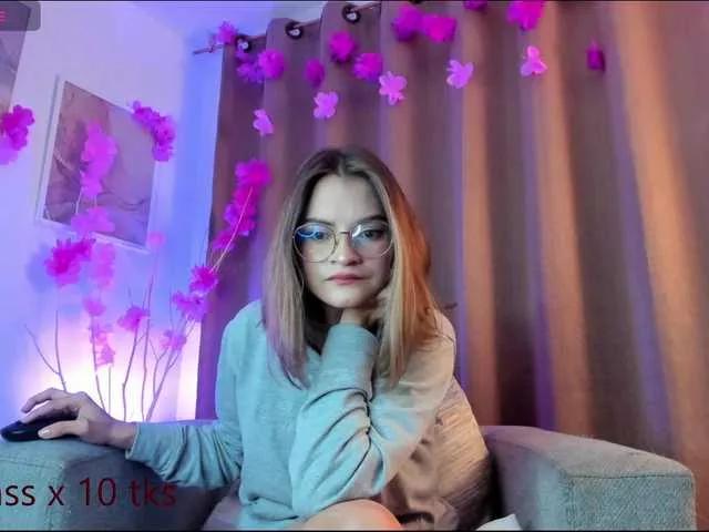 Angie-Pirs on BongaCams 