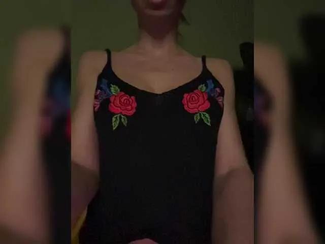 Offline Annieisonfire on BongaCams