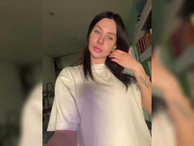 Offline Annieisonfire on BongaCams