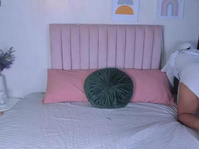 Aura-cuutee on BongaCams 