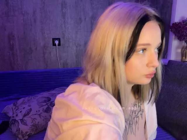 CherriBlossoms on BongaCams 