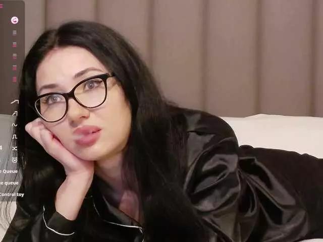 Chiaralovee on BongaCams 