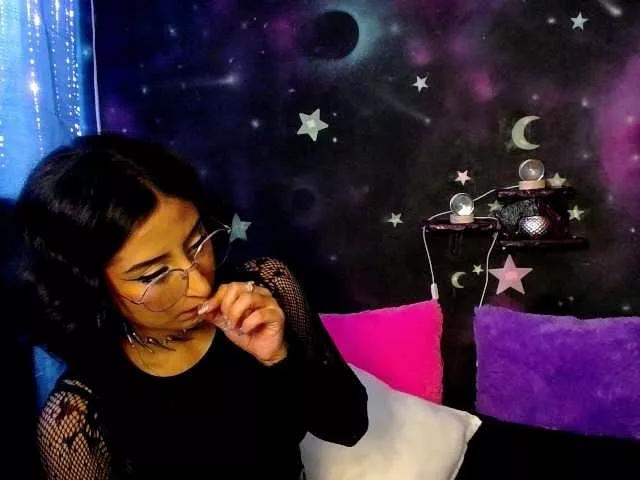 Cristaldeleons on BongaCams 