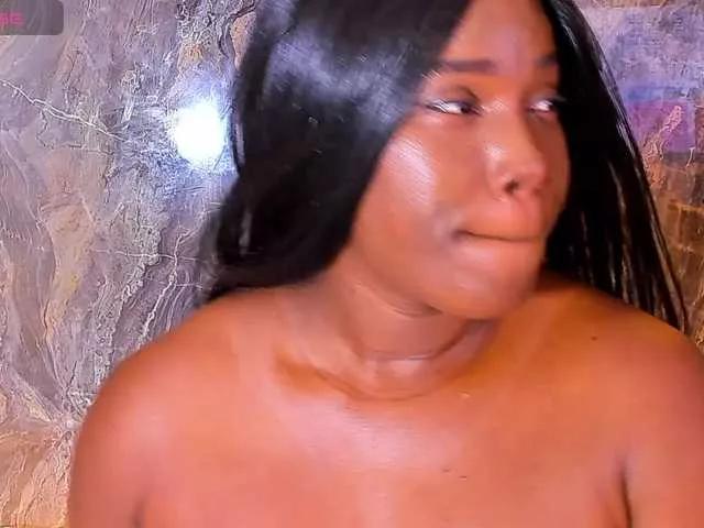 curvynaomhy on BongaCams 