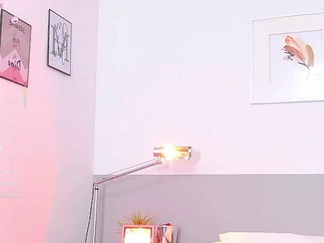 cutepetitee on BongaCams 