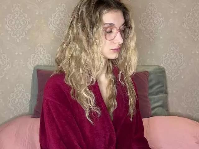 Cutiepie on BongaCams 