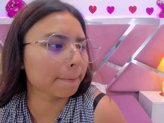 DafneMoore on BongaCams 