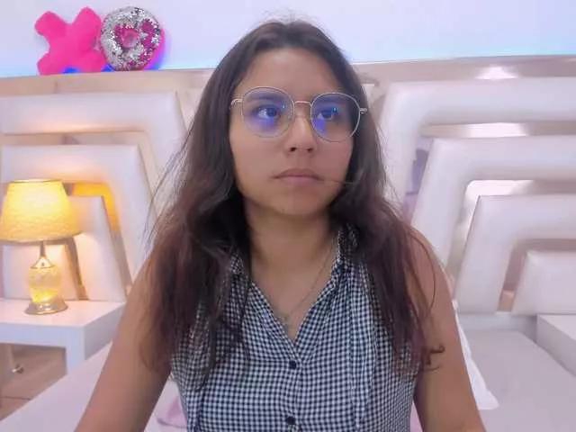 DafneMoore on BongaCams 