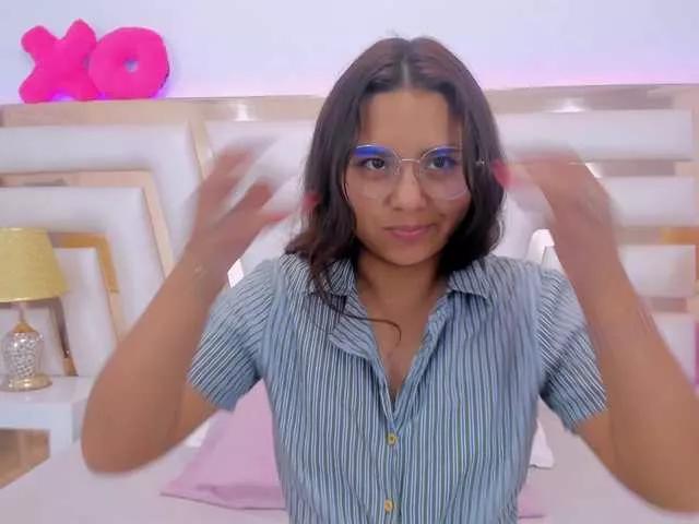 DafneMoore on BongaCams 