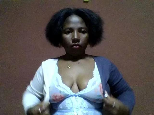 Danah11 on BongaCams
