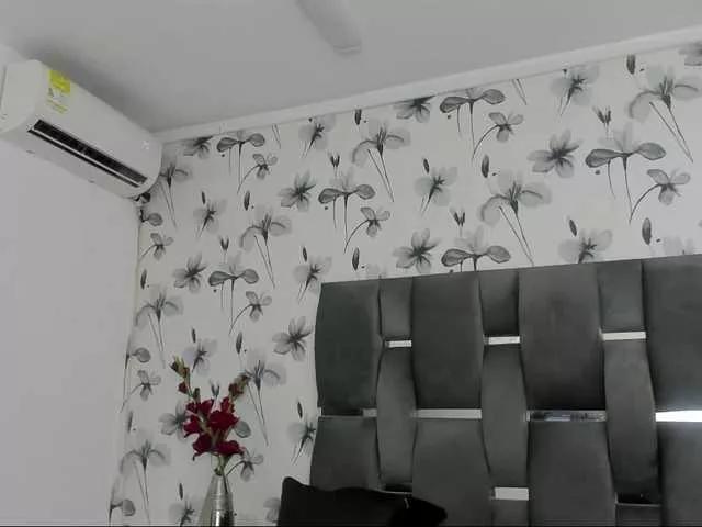 Ehotloveaxxx on BongaCams 