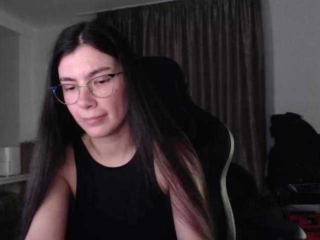 Offline Elinor21 on BongaCams
