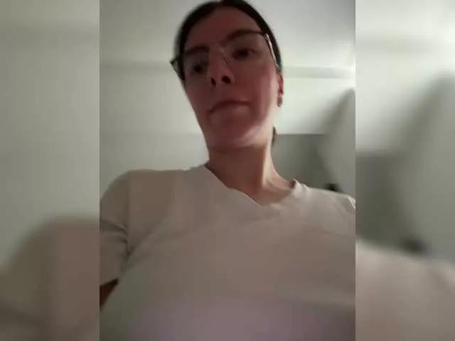 Offline Elinor21 on BongaCams
