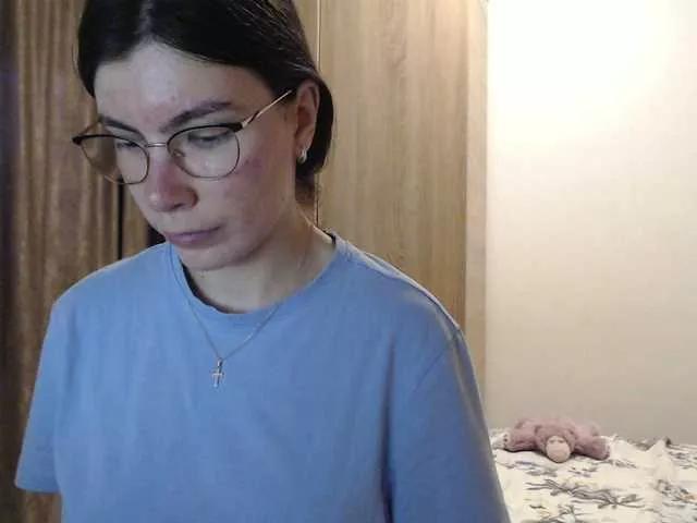 Offline Elinor21 on BongaCams