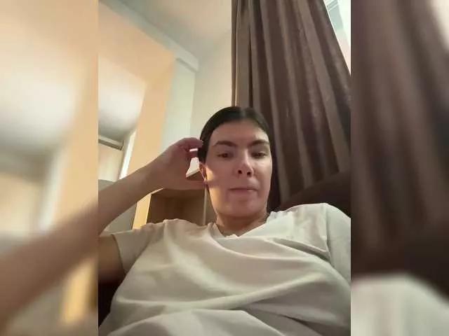 Offline Elinor21 on BongaCams