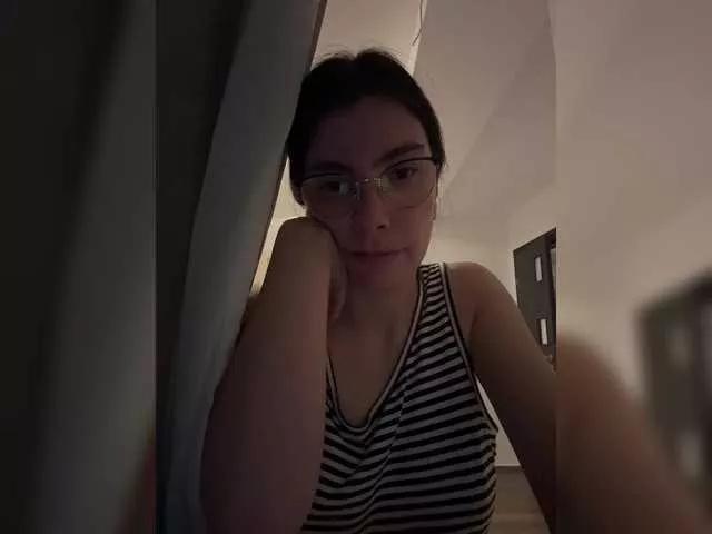 Offline Elinor21 on BongaCams