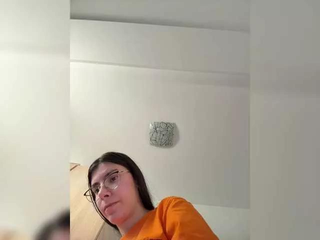 Offline Elinor21 on BongaCams