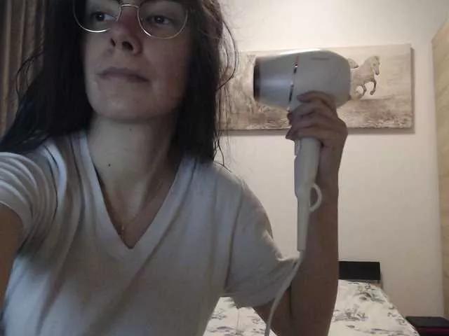 Offline Elinor21 on BongaCams
