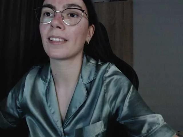 Offline Elinor21 on BongaCams