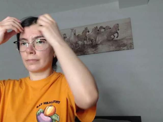 Offline Elinor21 on BongaCams