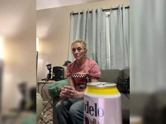 Esagee on BongaCams 