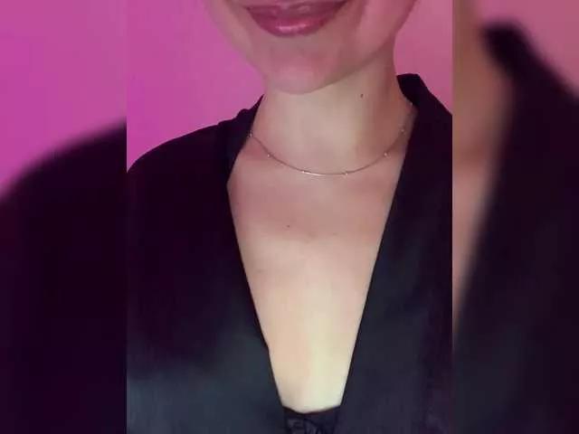 FeeBee on BongaCams 