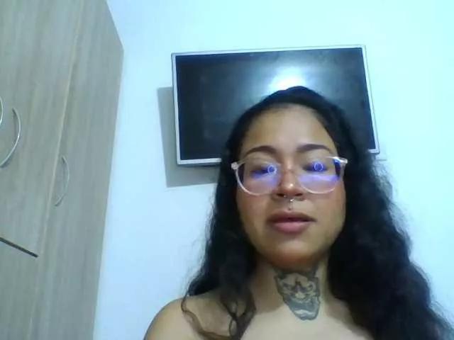 Honeybluee on BongaCams 