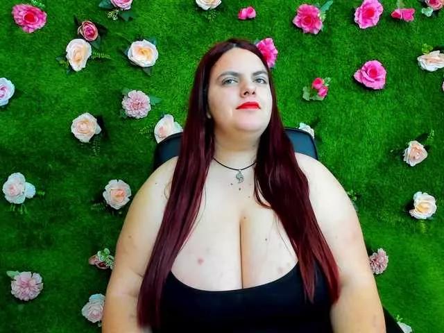 HugeTittiess on BongaCams 