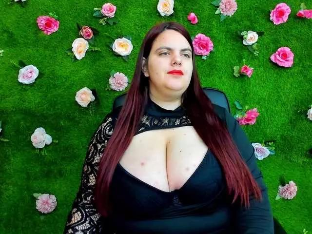 HugeTittiess on BongaCams 
