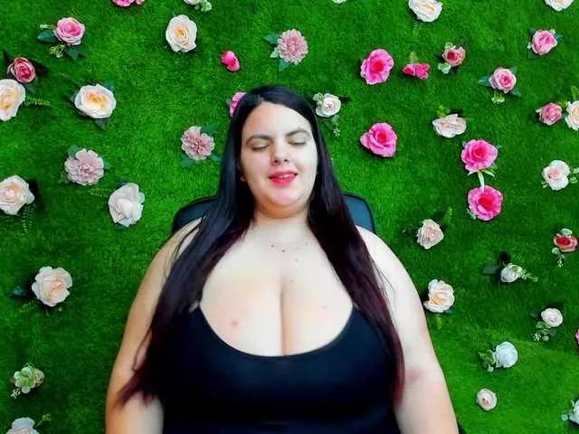 HugeTittiess on BongaCams 