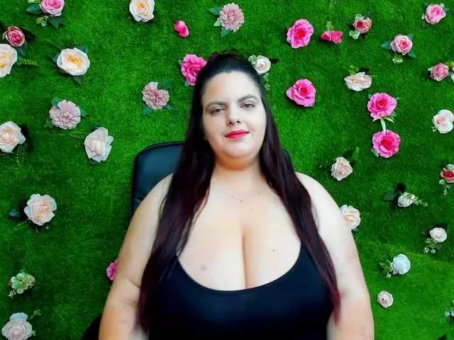 HugeTittiess on BongaCams 