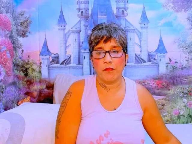 indianroxy on BongaCams 