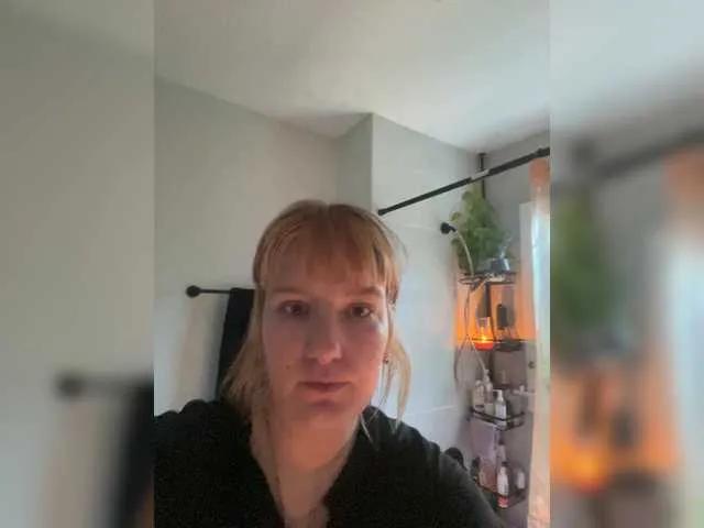 JuniperLenora on BongaCams