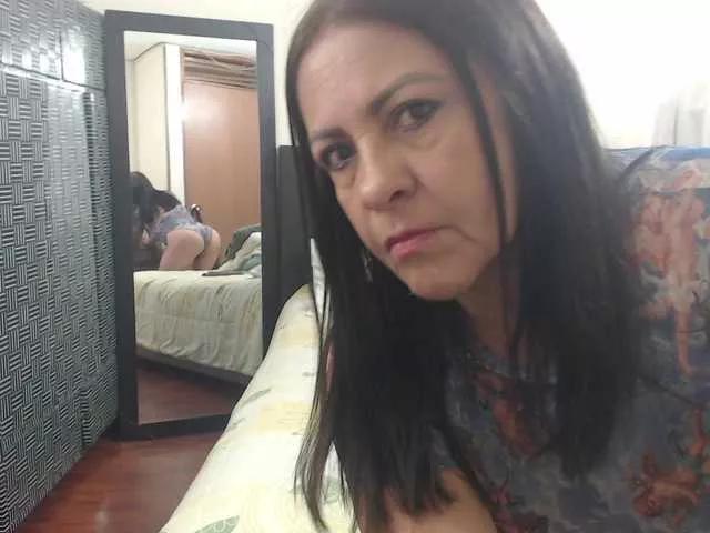 Offline katiehotx on BongaCams