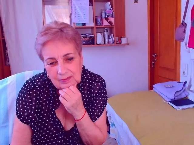 Kira9476 on BongaCams 