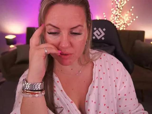 KiraCandyS on BongaCams 