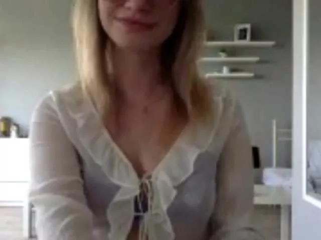 kissMillie on BongaCams 