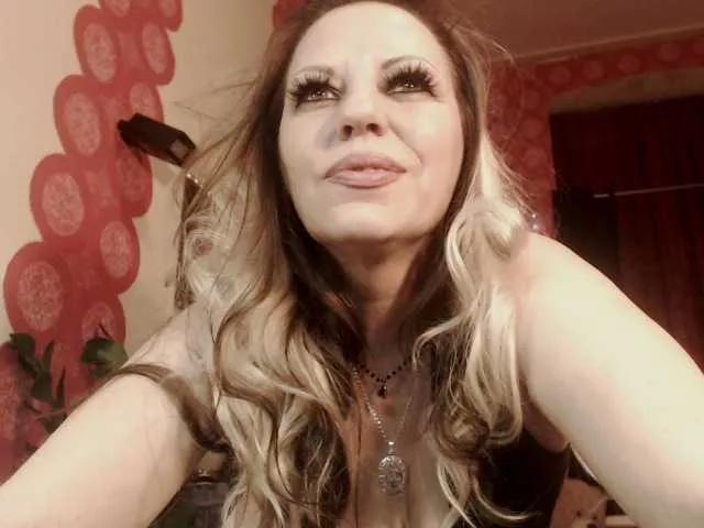 Offline LadyVelvet on BongaCams