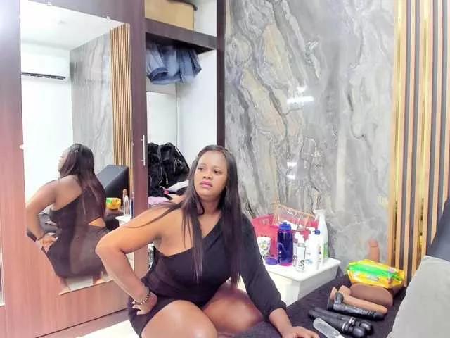 LauraSaenz01 on BongaCams 