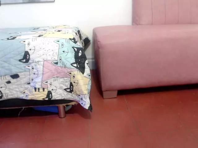 leonela on BongaCams 