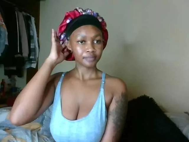 Lexxie1-1 on BongaCams 