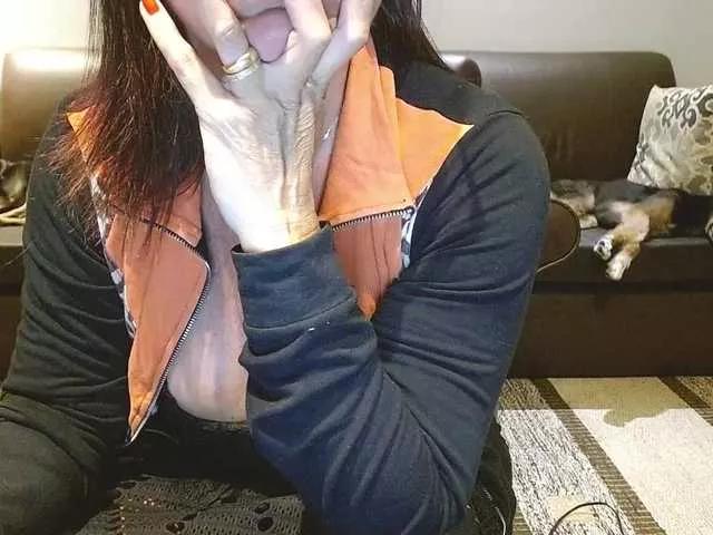 LinddaGoddess75 on BongaCams 