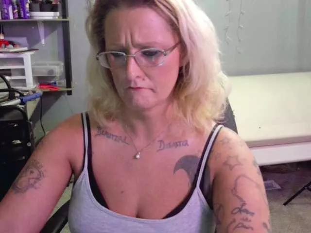lisalovely6981 on BongaCams 