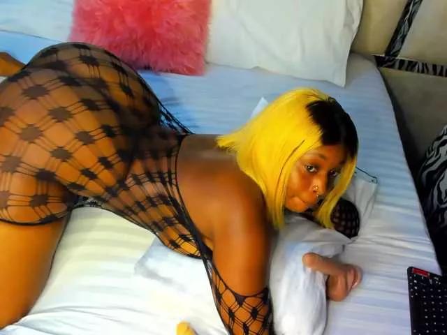 Lola-Monroe on BongaCams 