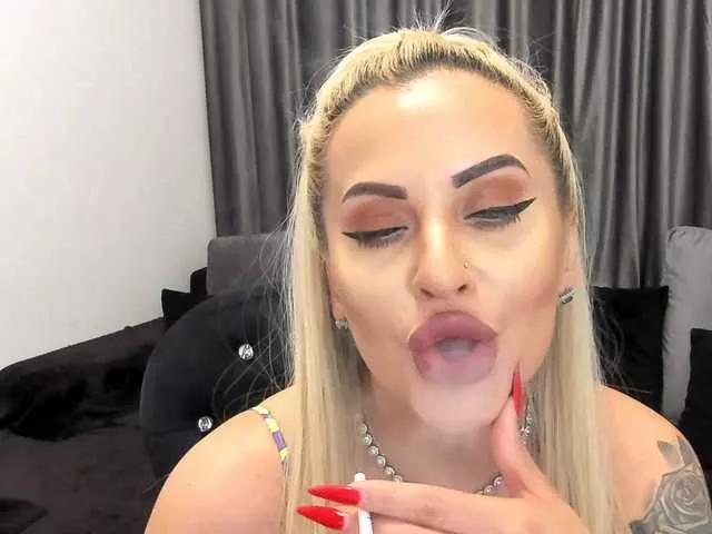 Offline lovelyblondyx on BongaCams